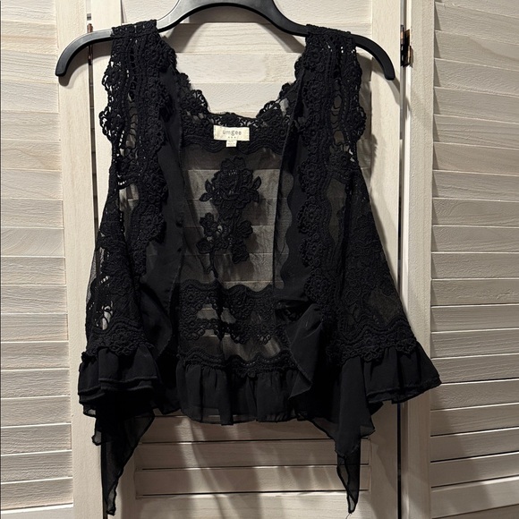 Umgee Tops - Umgee Black Lace Ruffle Vest. Size M/L